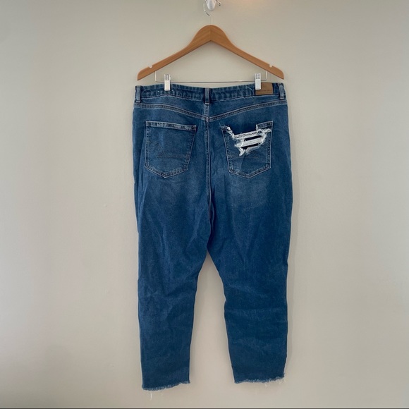 American Eagle Curvy Mom Jean - Picture 3 of 6